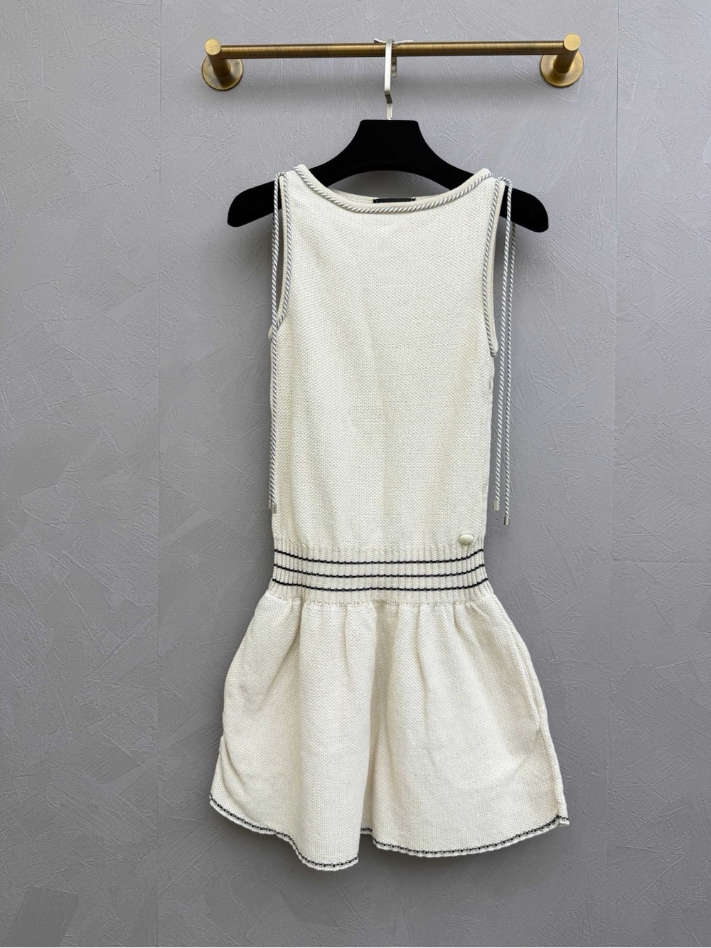 🚩steal CHANEL Cream Knit Sleeveless Dress with Navy Trim